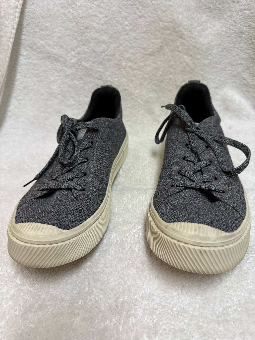 Cariuma Casual Knit Low-Top Sneakers in Charcoal Gray Men’s 9.5